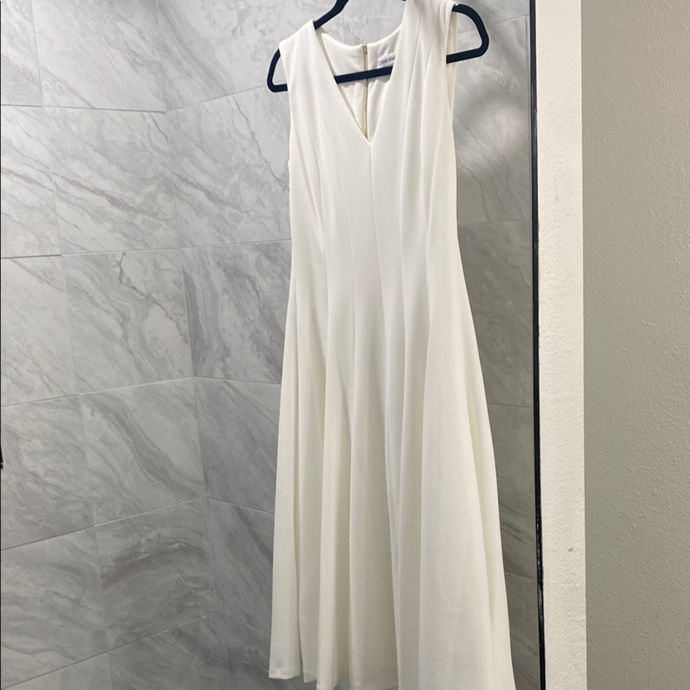 Elegant White Sleeveless Dress